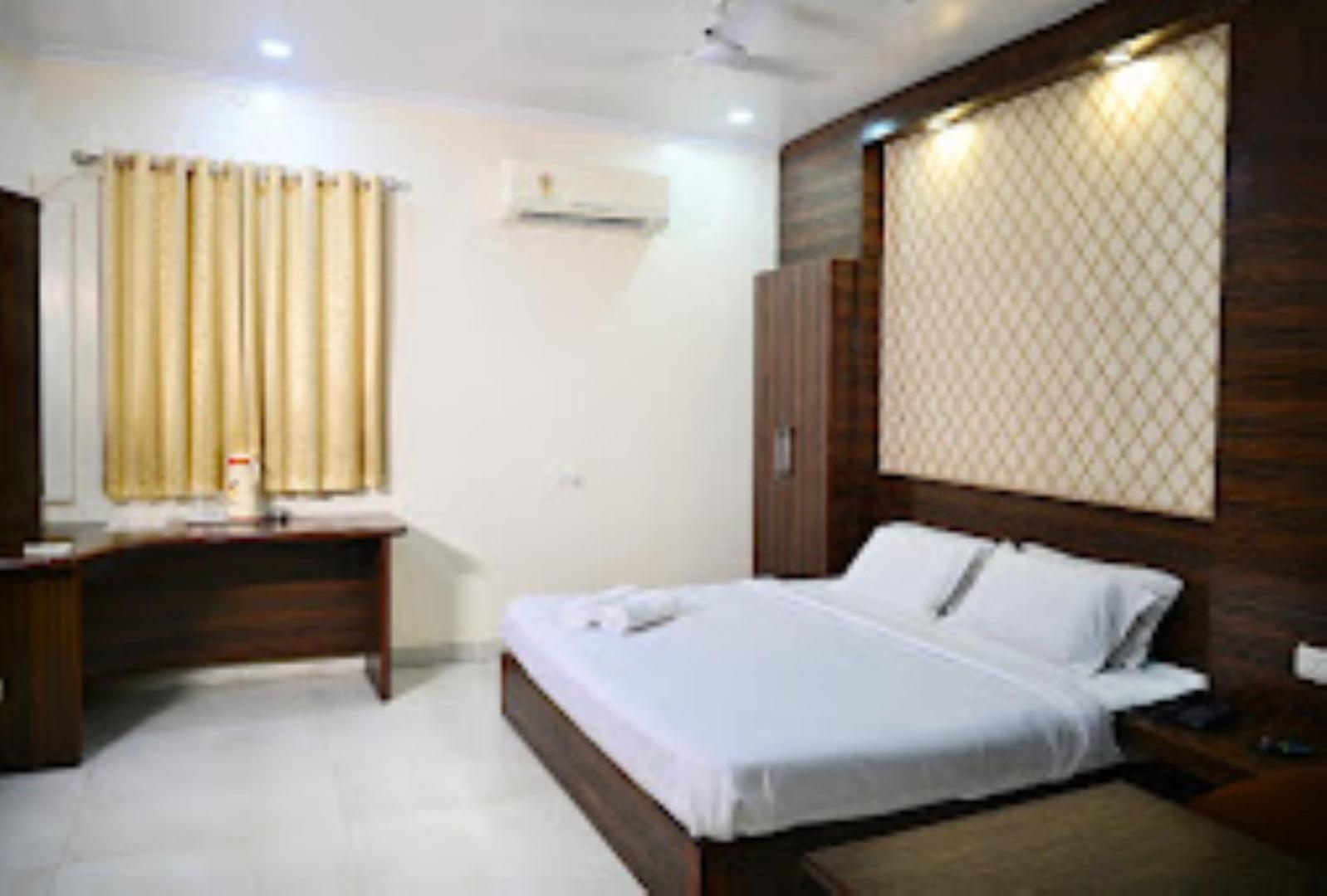 Hotel Suncity Prayagraj Exterior photo