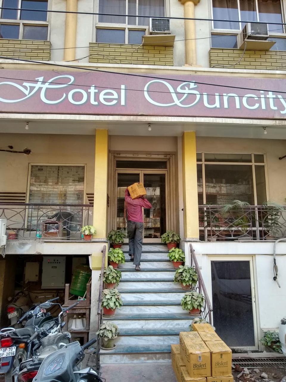 Hotel Suncity Prayagraj Exterior photo